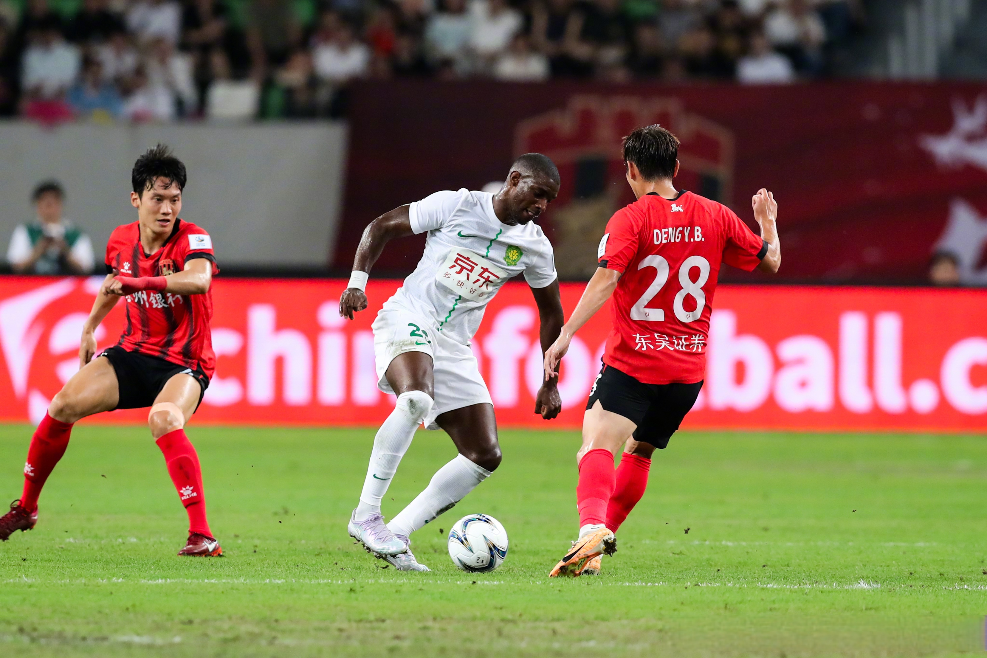 战胜对手:球员们努力拼搏,迎接挑战(战胜对手球员们努力拼搏,迎接挑战的句子) 战胜对手:球员们努力拼搏,迎接挑战(战胜对手球员们努力拼搏,迎接挑战的句子)