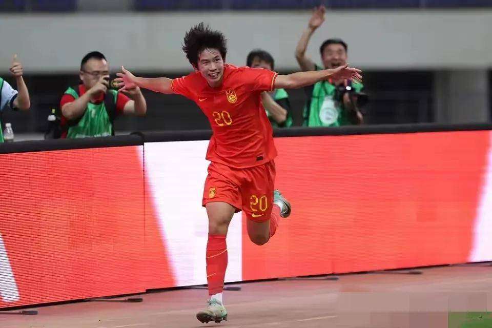 郜林梅开二度助申花大胜恒大的简单介绍 郜林梅开二度助申花大胜恒大的简单介绍