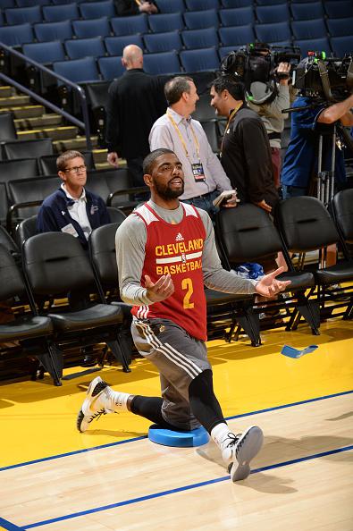 中场大战即将打响，控球传中成为关键！(中场比赛)