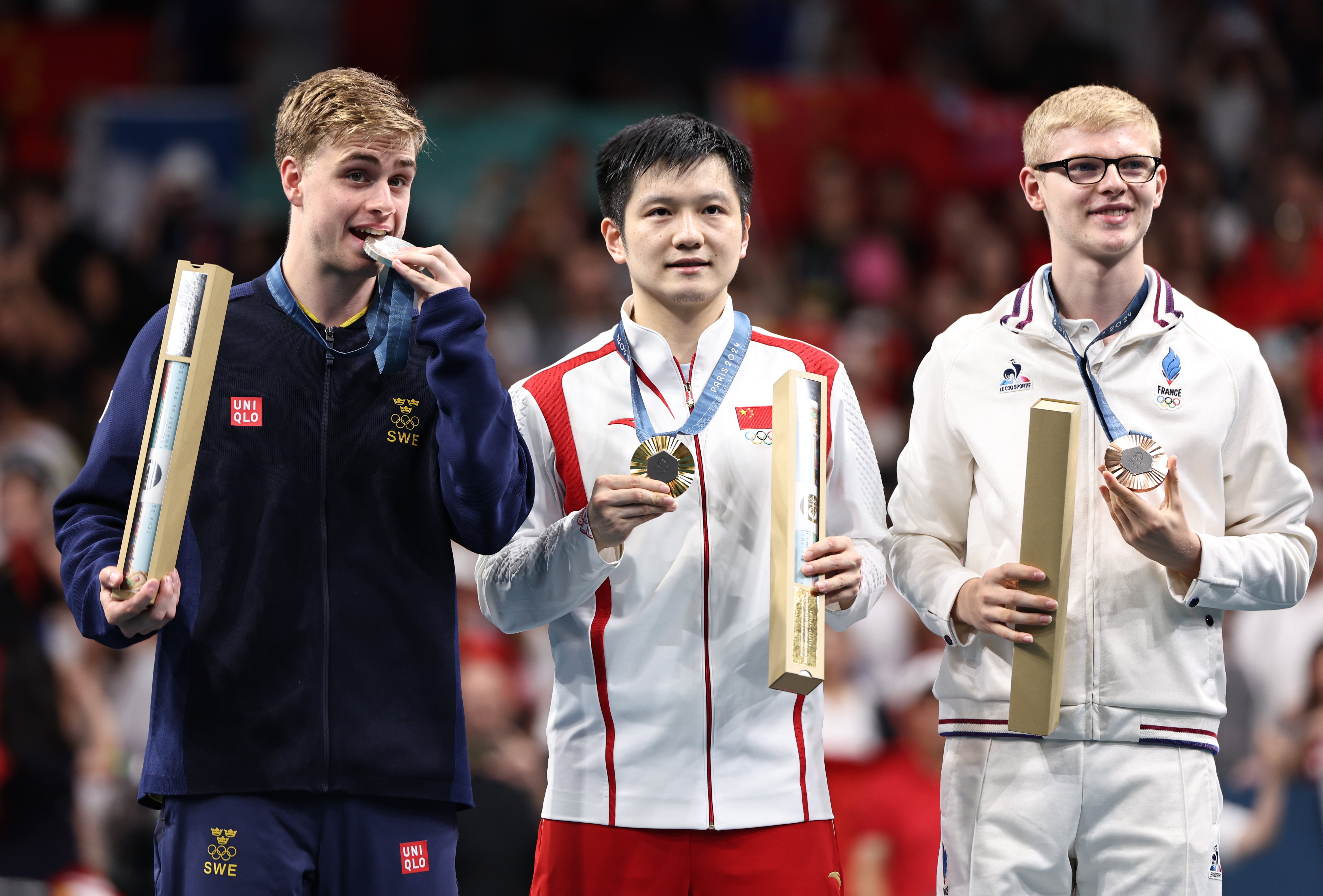 瑞典运动员豪取金牌庆祝胜利 瑞典运动员豪取金牌庆祝胜利