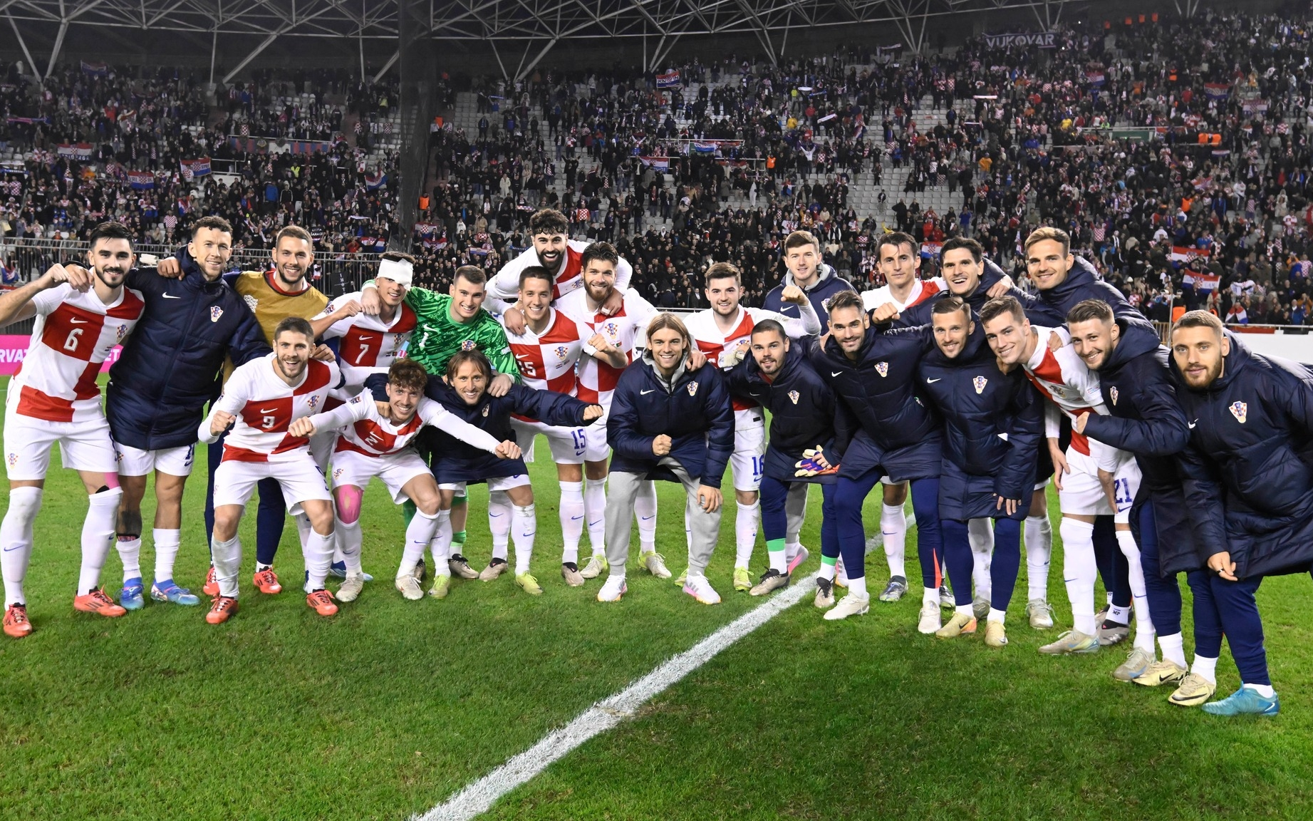 球员们在欧国联赛中克服困难,取得胜利 球员们在欧国联赛中克服困难,取得胜利