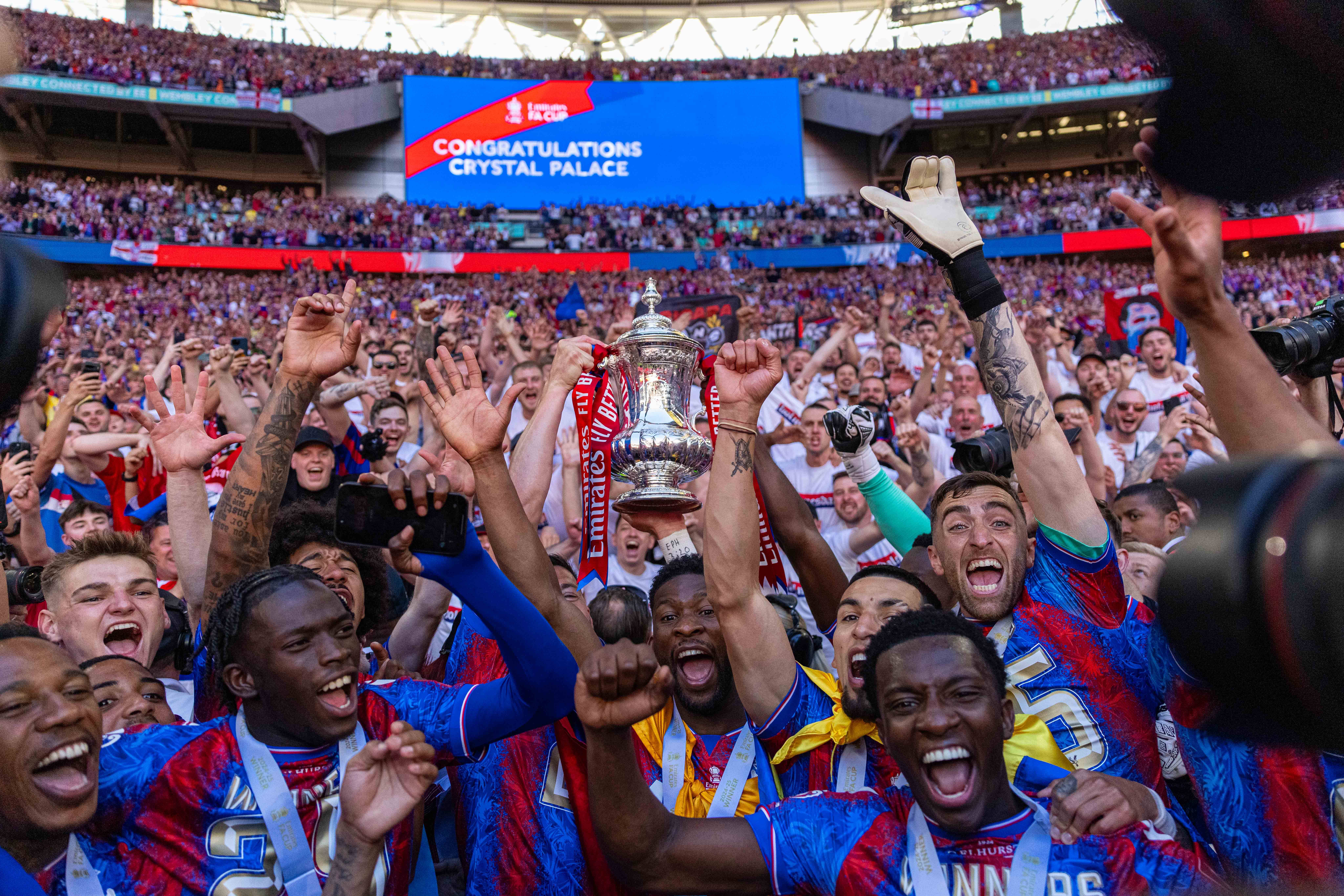 包含重要比赛来袭!顶尖球队交锋激烈的词条 包含重要比赛来袭!顶尖球队交锋激烈的词条