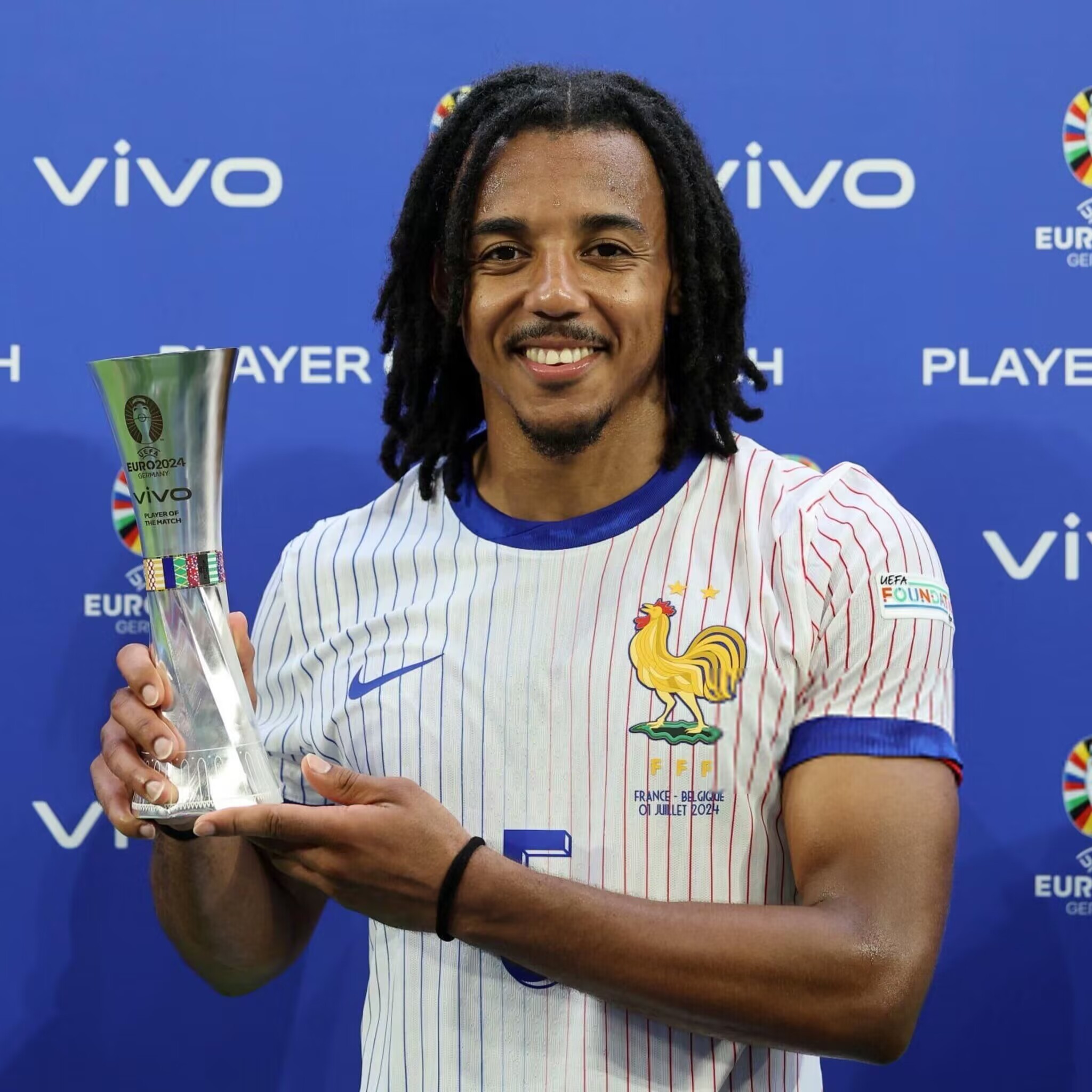 比利时球员为晋级努力,欲取得成功 比利时球员为晋级努力,欲取得成功